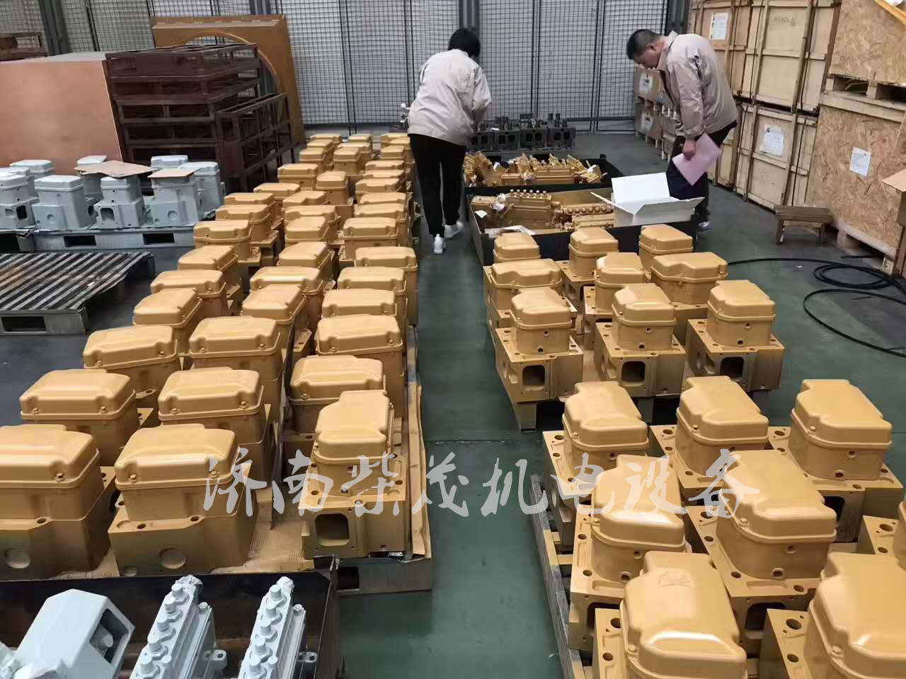 盖总成,胜动12v190缸盖,济柴12v190缸头 济南柴油机厂原厂济柴190气缸