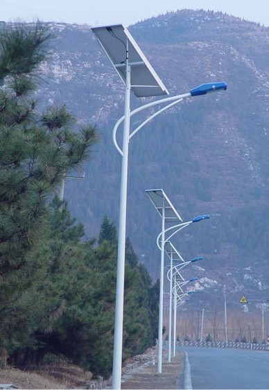 城鄉(xiāng)太陽能LED路燈.jpg