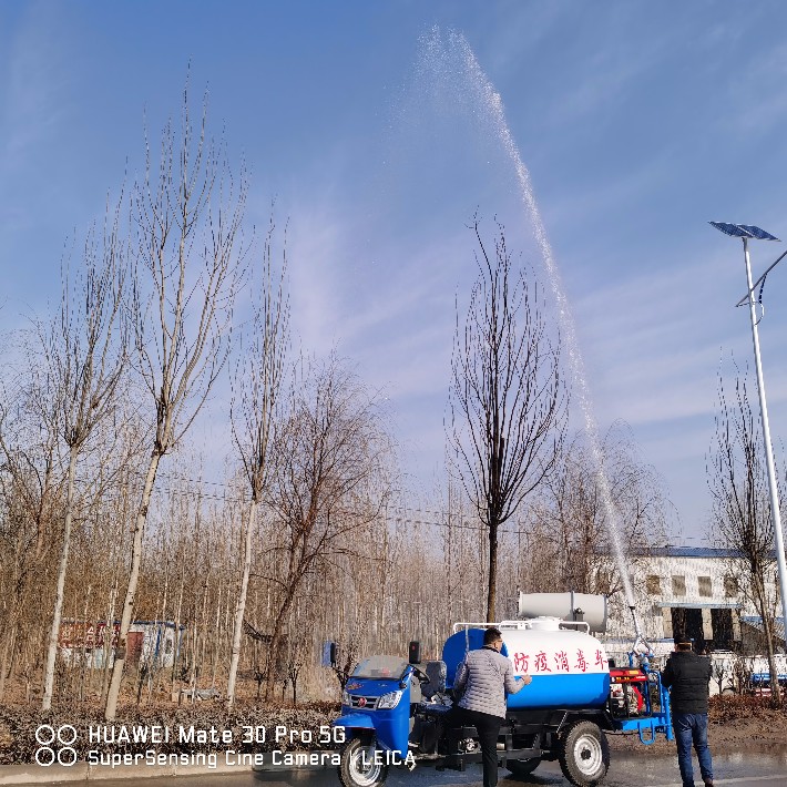 新疆三吨洒水车两吨洒水车小型洒水车