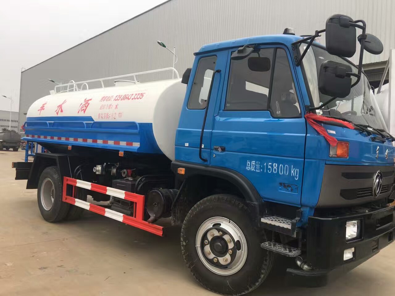 煤礦灑水車_灑水車噴水裝置