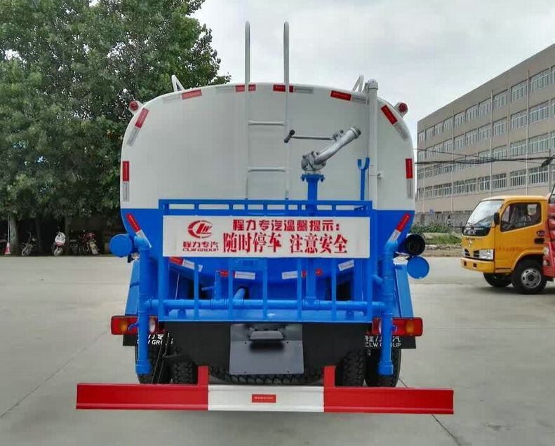 绿化洒水车价格_5-6方小型洒水车