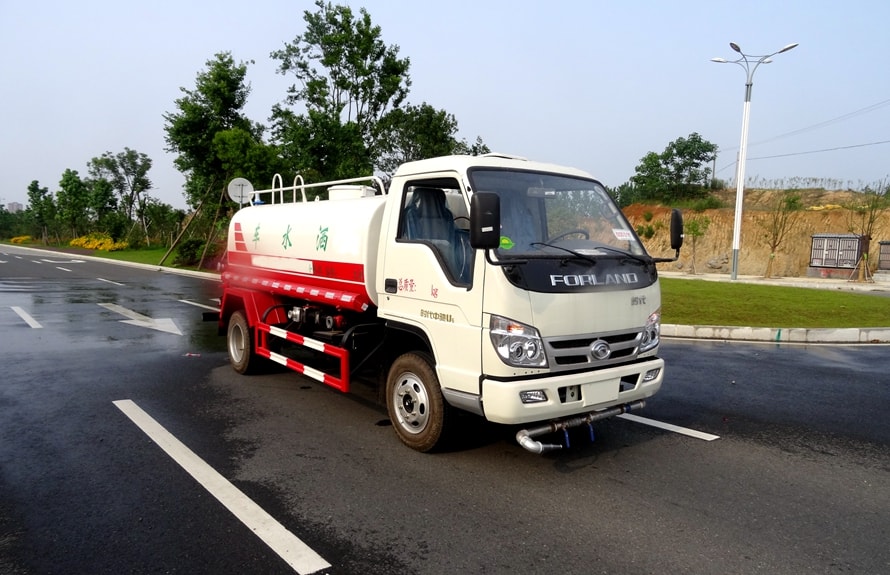 洒水车厂家_街上可见的洒水车