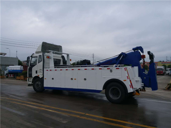 汽车道路救援拖车_嘉兴大型拖车救援_乌鲁木齐拖车救援