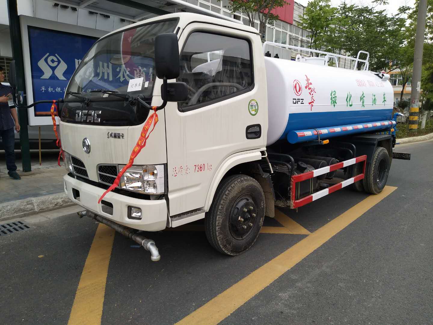 湖州市改装洒水车价格_工业区水罐车