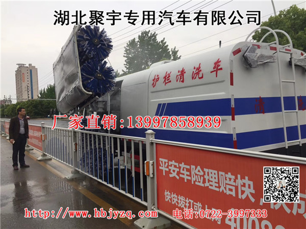 4700轴距清洗车_双发动机护栏清洗车