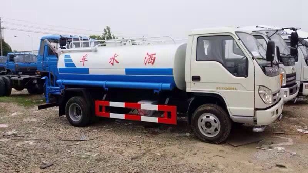 珠海市时风5吨洒水车_河北农药喷洒车