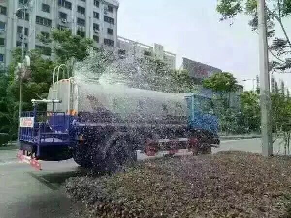 乌兰察布盟多功能洒水车价格_洒水车生产基地