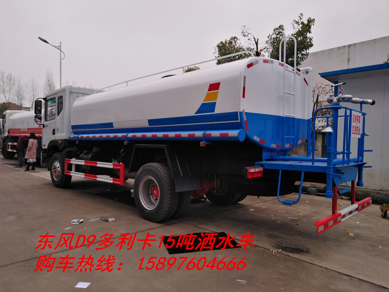 3950轴距多利卡洒水车_东风多利卡D9保温运水车_CLW65QZF-40/45N洒水泵多少钱