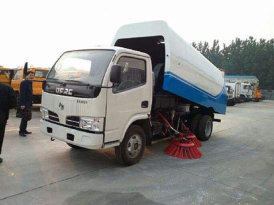 水泥厂路面清扫车_小型道路清扫车报价