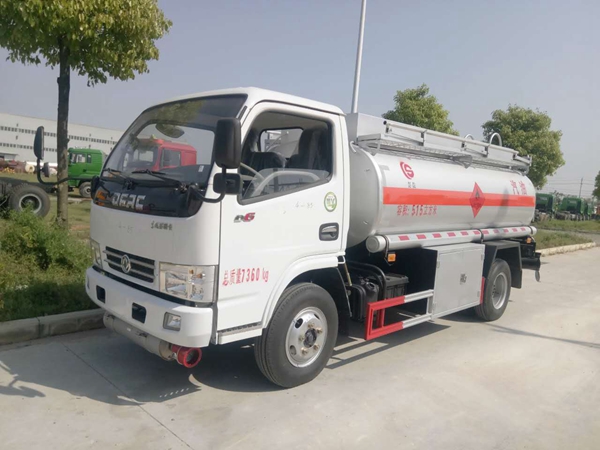 厂家2吨油槽车_小型加油车厂家