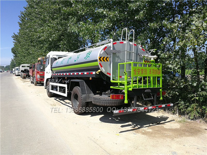 东风福瑞卡洒水车_东风小霸王绿化洒水车