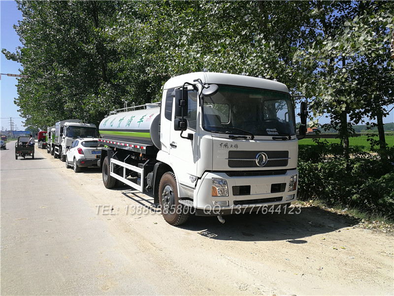 东风福瑞卡洒水车_东风小霸王绿化洒水车