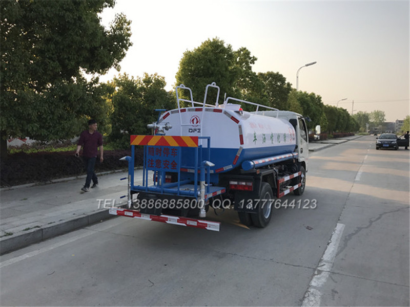 东风8方洒水车_干旱救灾运水车