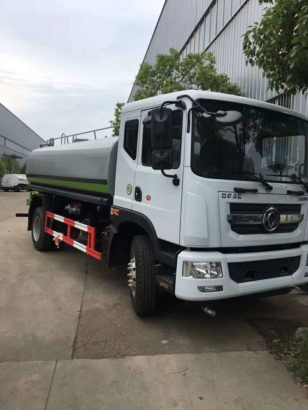 欧曼大型绿化洒水车