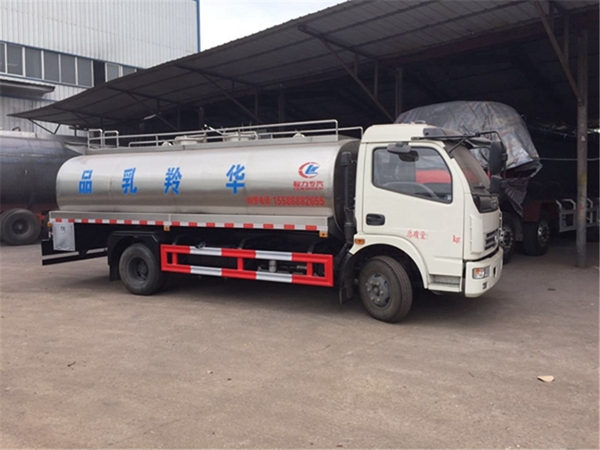 淡季东风多利卡8吨鲜奶运输车_奶罐车厂家