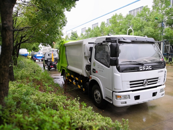 本溪市宏宇8方压缩垃圾车_压缩垃圾车视频gde