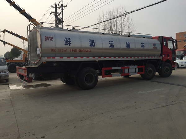 厂家让利销售东风多利卡5吨液态食品运输车_不锈钢奶罐车