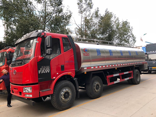 20吨饮用水运输车价格_解放奶罐车