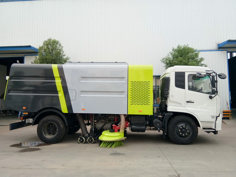 哈尔滨市10吨洗扫车价格_豪沃8方洗扫车价格_作业的清洗扫路车