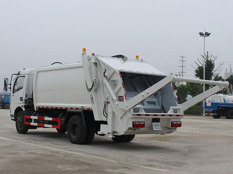 甘孜藏族自治州中联重科压缩垃圾车8吨，垃圾车型号