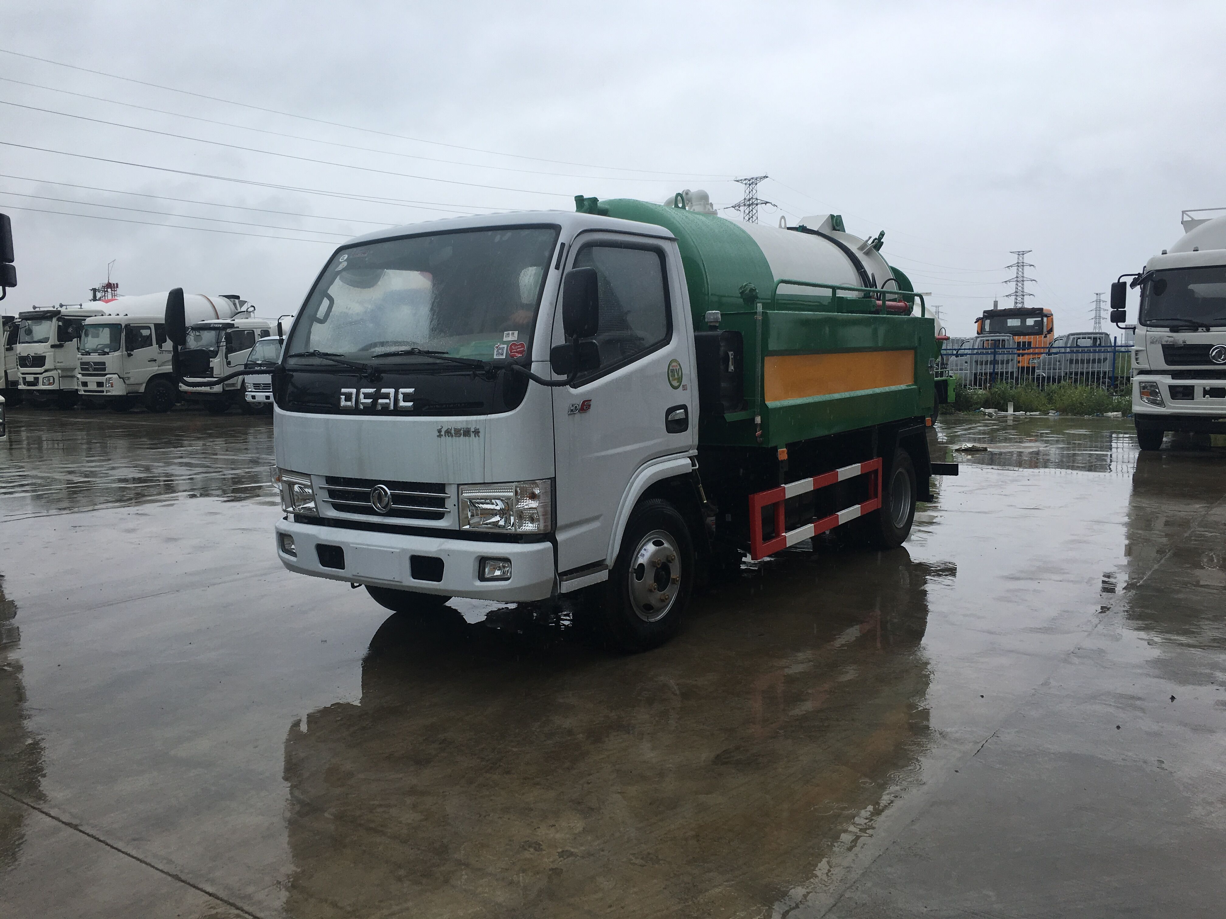 湖北真空清洗吸污车价格_锦州吸污车高压清洗车_清洗清洗吸污车上