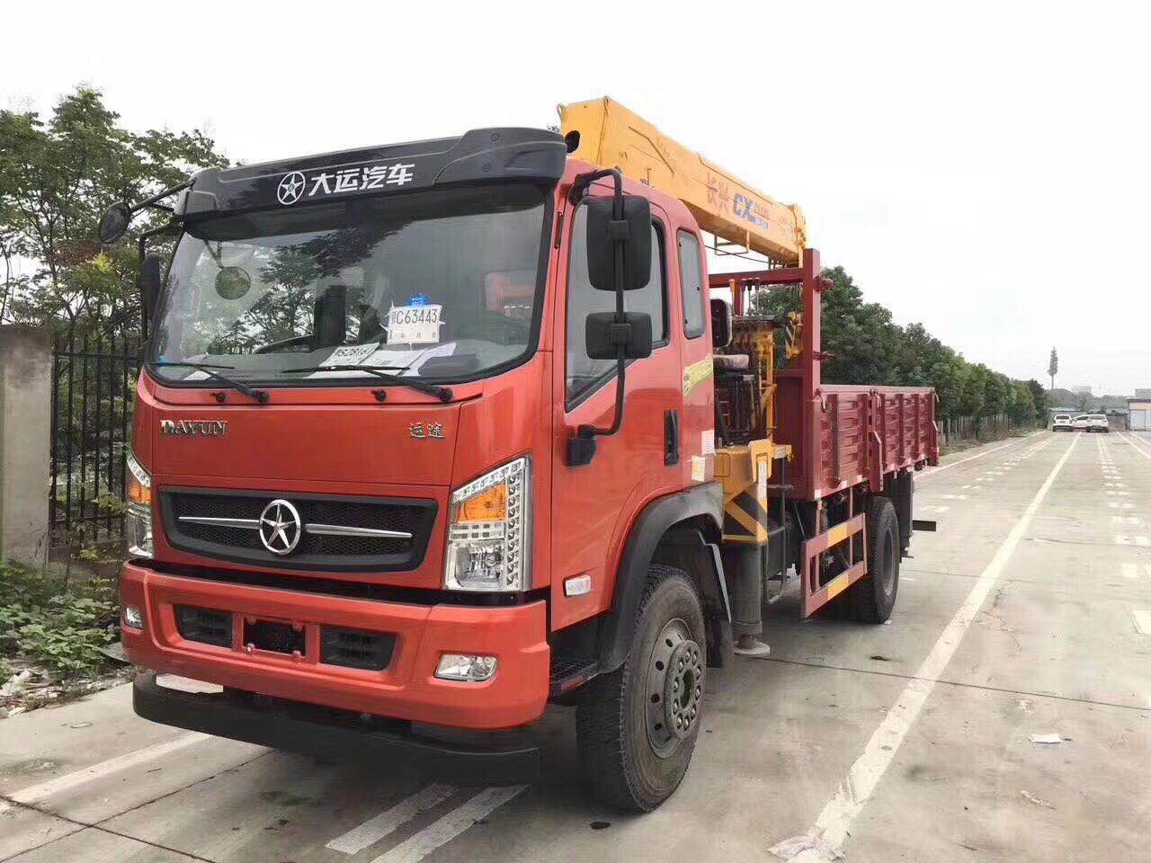 上饶市随车吊二手车，双排座随车吊运输车