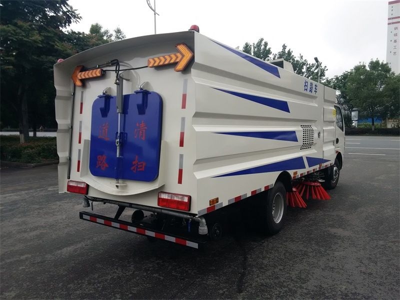 3吨路面清扫视频_合肥纯电动扫路车