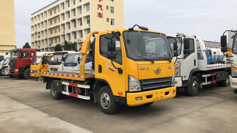 多利卡清障车_重汽后八救援清障车