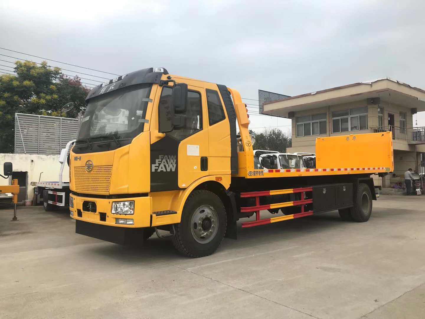 周口市解放j6重型自卸货车  _一拖二清障车厂家