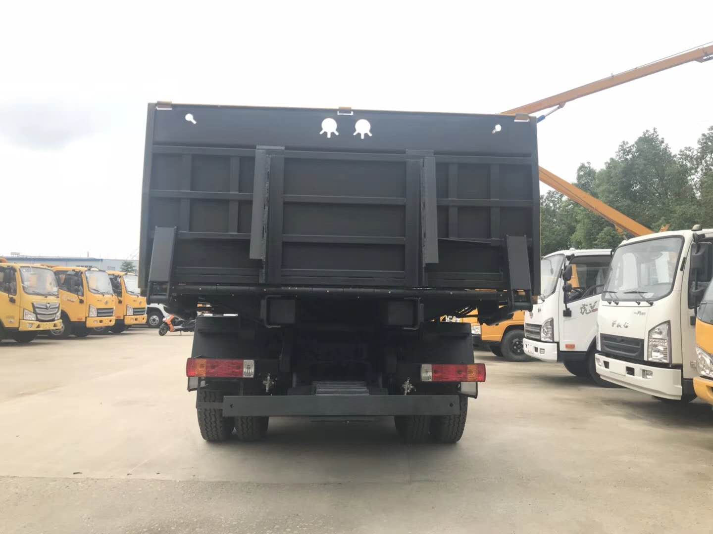 周口市解放j6重型自卸货车  _一拖二清障车厂家