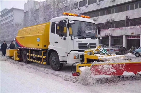 8吨清扫吸尘车,公路吸尘车8吨报价,吸尘车国六