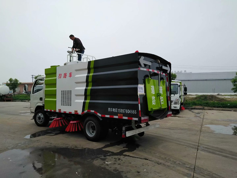 宁波市东风多利卡扫路车带洒水质量怎么样_小型街道扫地车