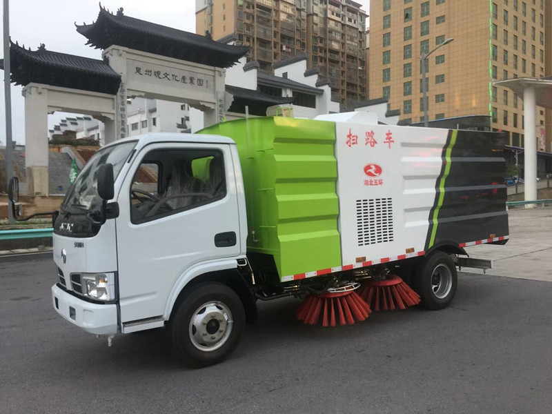 宁波市东风多利卡扫路车带洒水质量怎么样_小型街道扫地车