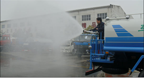 道路抑尘洒水车厂家_绿化洒水车配件