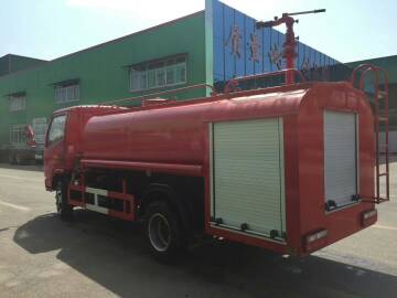 马鞍山市一部消防车多少钱_7吨水罐泡沫消防车_小型消防车价格