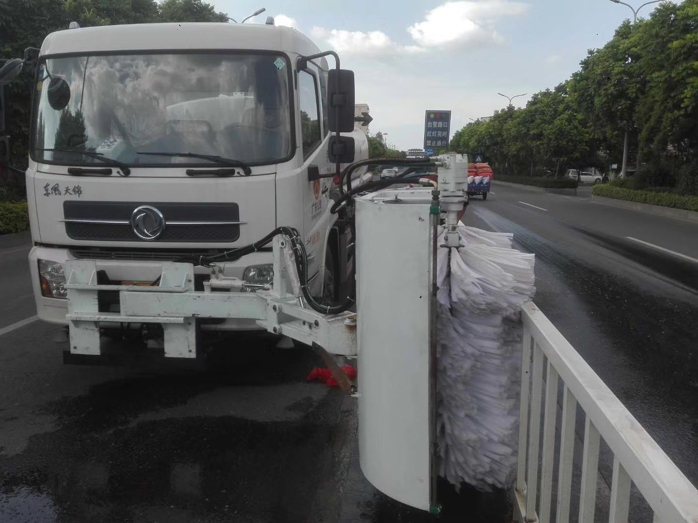 许昌市5吨护栏清洗车销售价格_道路护栏清洗车