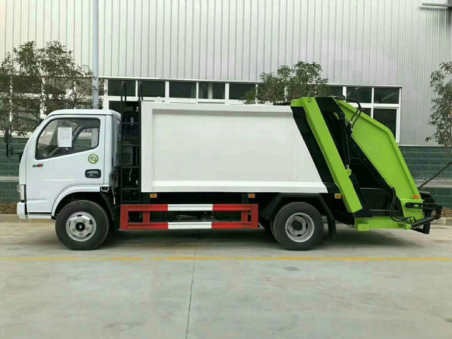 喀什地区垃圾清运车厂家_车厢可卸式垃圾车