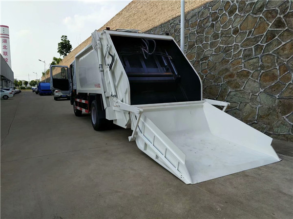 泉州市东风10吨环卫垃圾车改装_东风多利卡压缩垃圾车