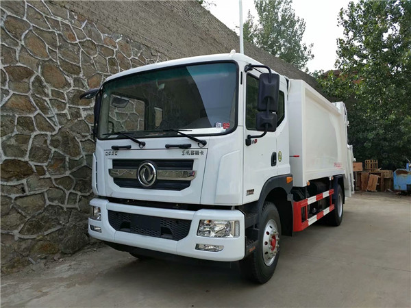 安庆市东风8吨环卫垃圾车改装_环卫垃圾车厂家价格