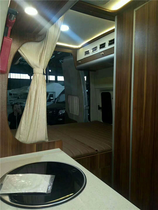 乌海市福特江铃新世代全顺旅居车价格图片_世界上的旅行房车