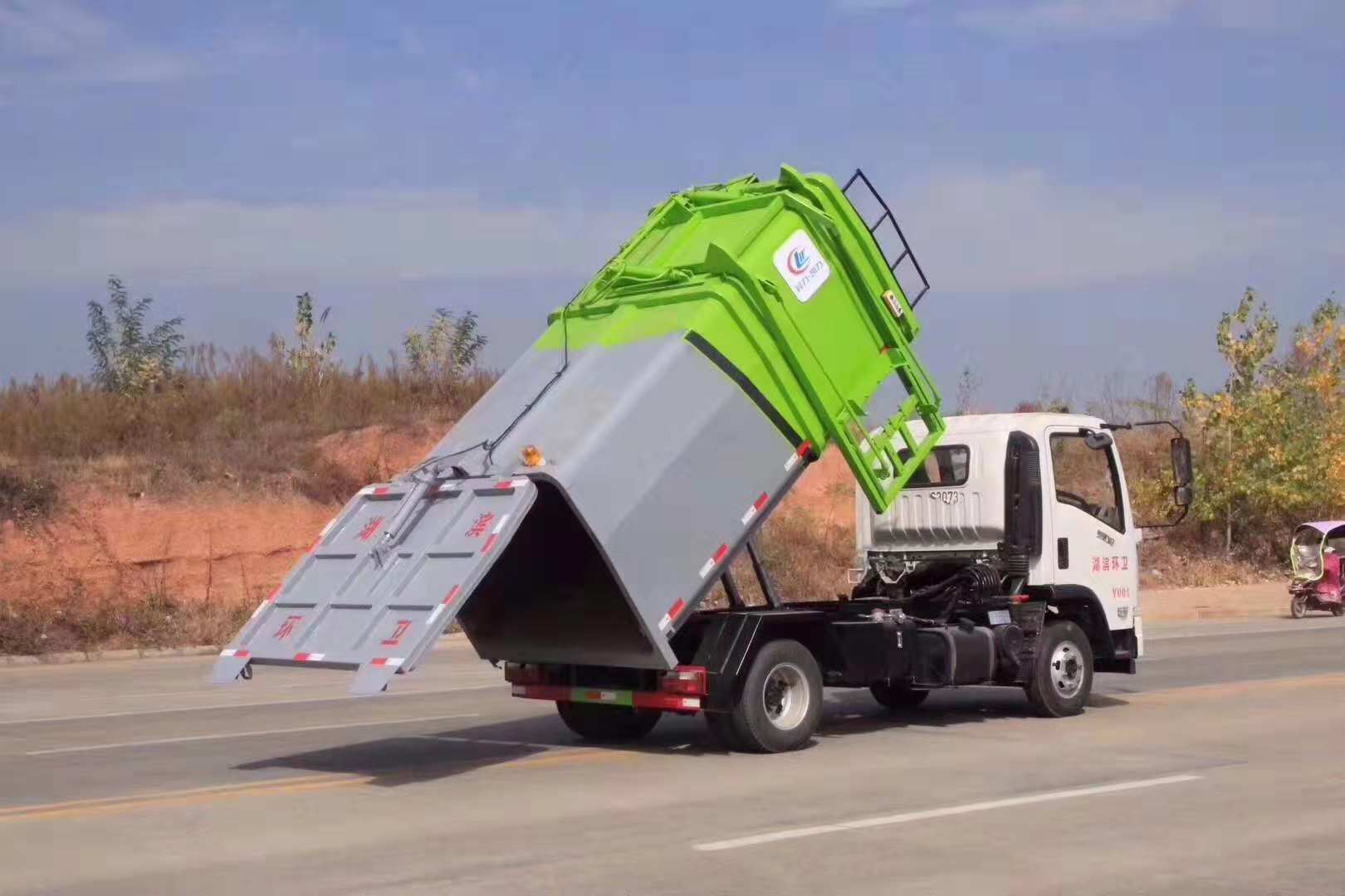 东风天锦挂桶垃圾车一台多少钱_市政垃圾车