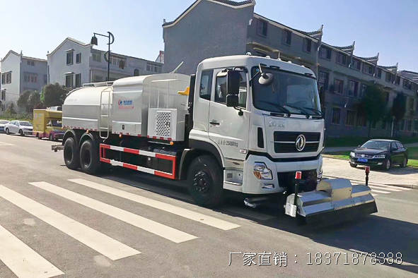 安阳市东风多功能路面清洗车_微型道路清洗车