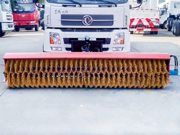 公路除雪车图片_绿化喷洒车加装除雪铲厂家