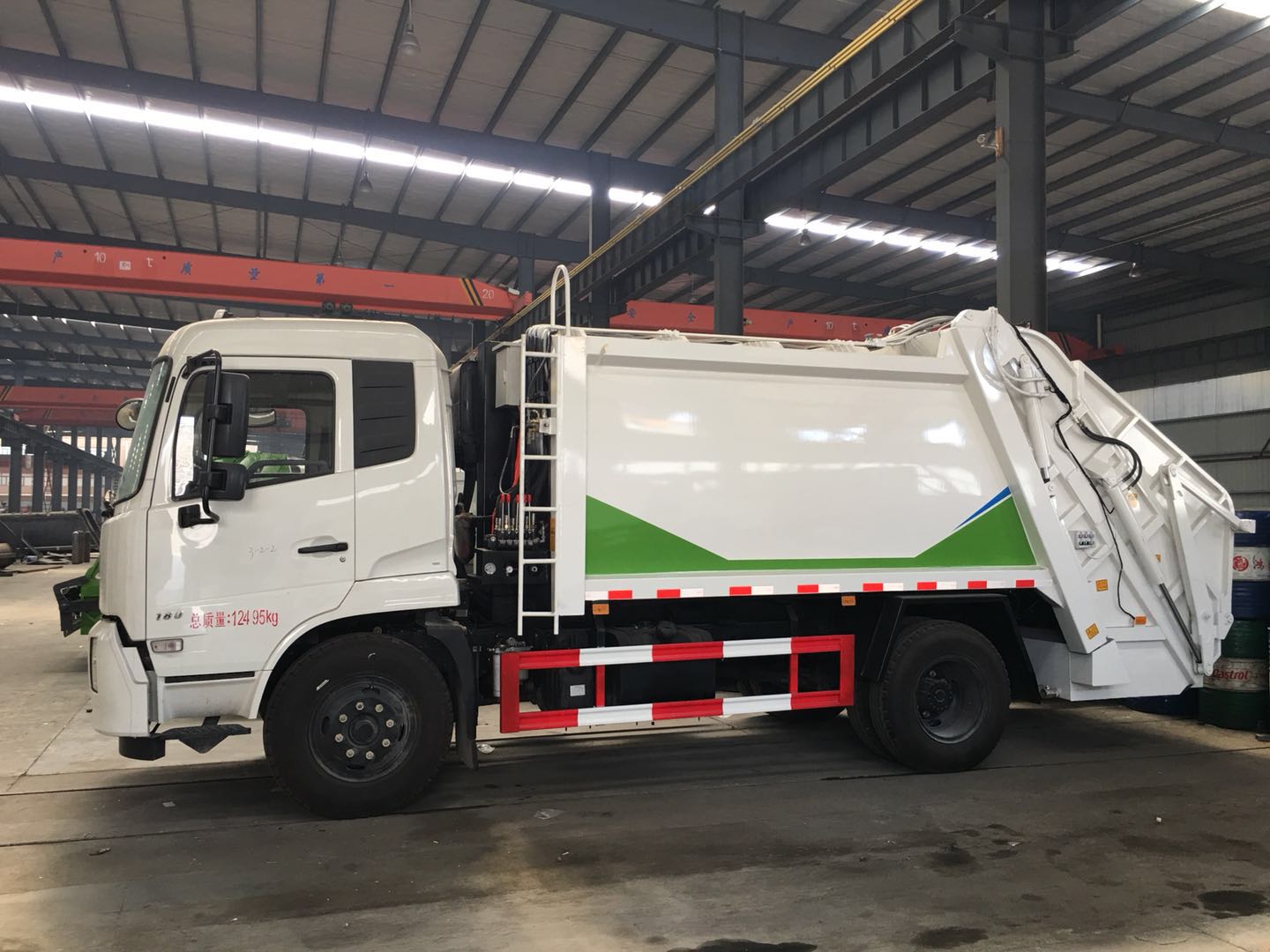 郑州市里面的垃圾怎么清理_原装压缩式垃圾车厂家