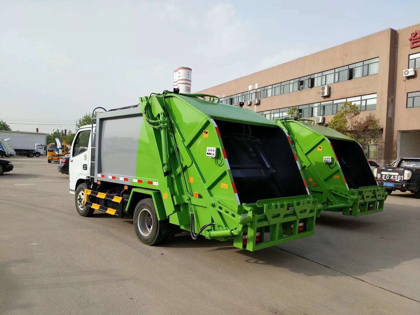 金华市垃圾车提升架_程力垃圾车生产厂家
