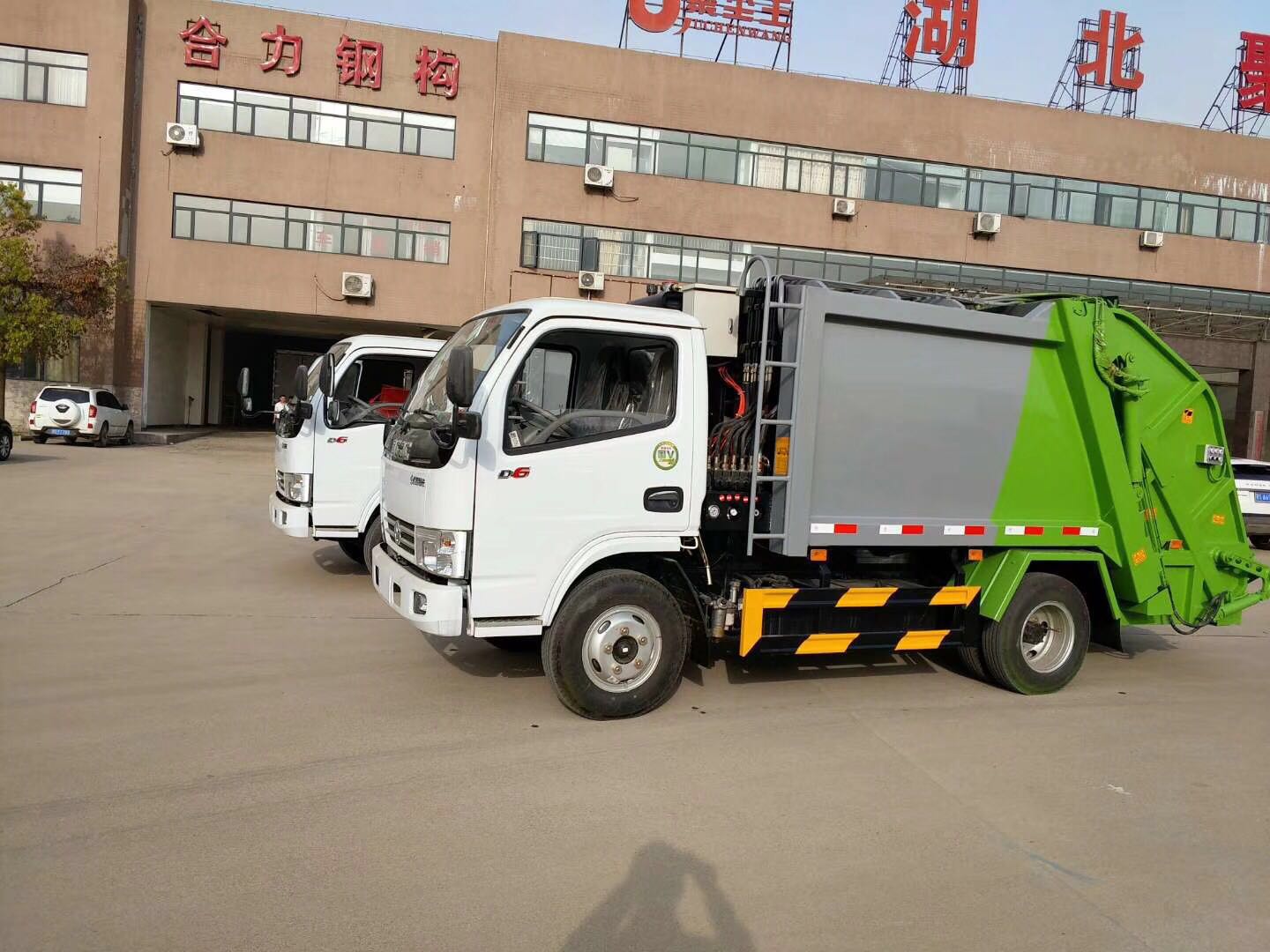 九江市提供2018品牌垃圾车价格_东风天龙垃圾车图片