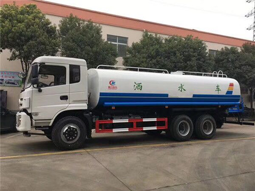 大型洒水车供应_东风国五5吨水车