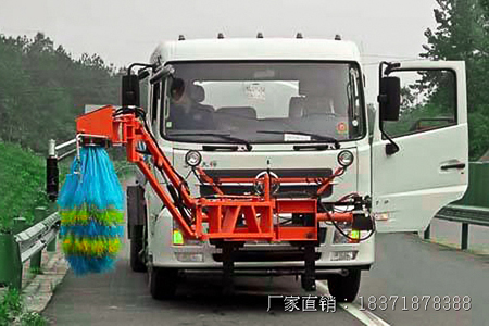 临汾市中联重科护栏清洗车价格_小型护栏清洗车生产厂家  