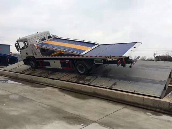 东风大多利卡黄牌清障车多少钱_道路清障车图片