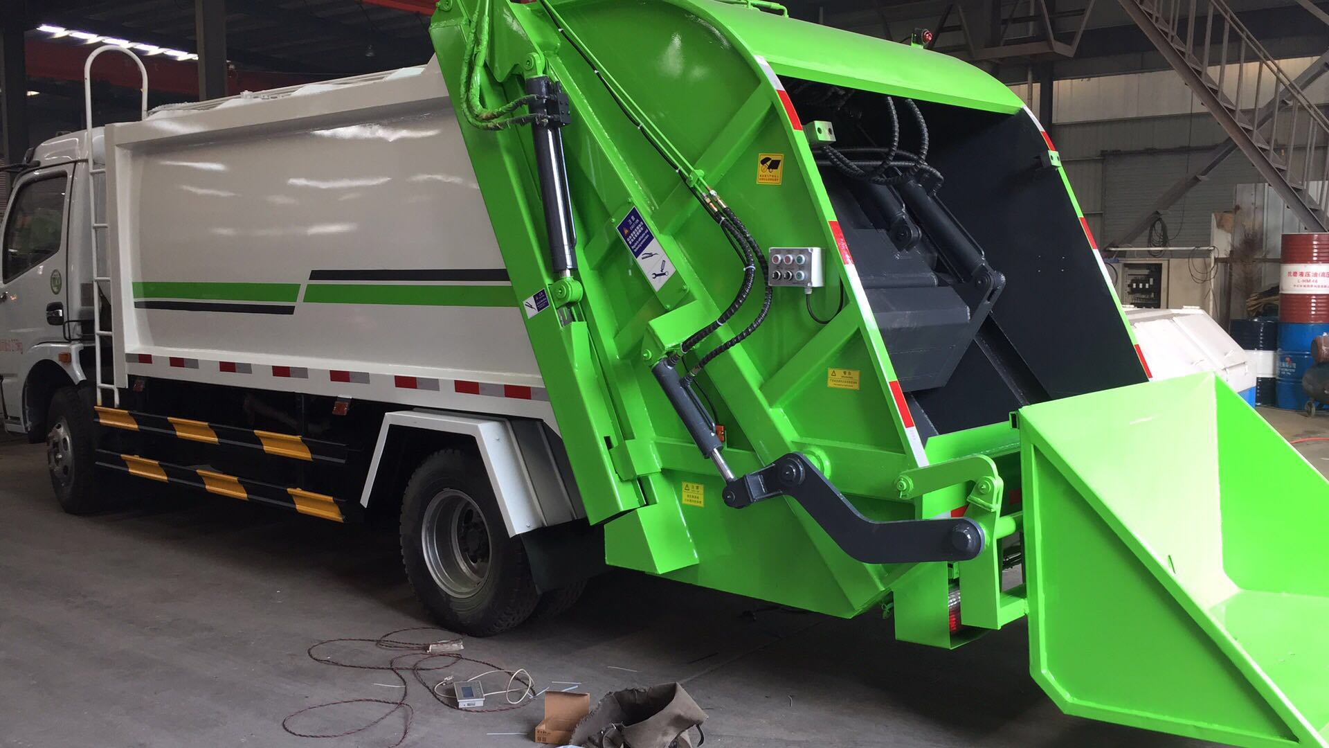 焦作市垃圾车价格大概多少_小型环卫压缩垃圾车